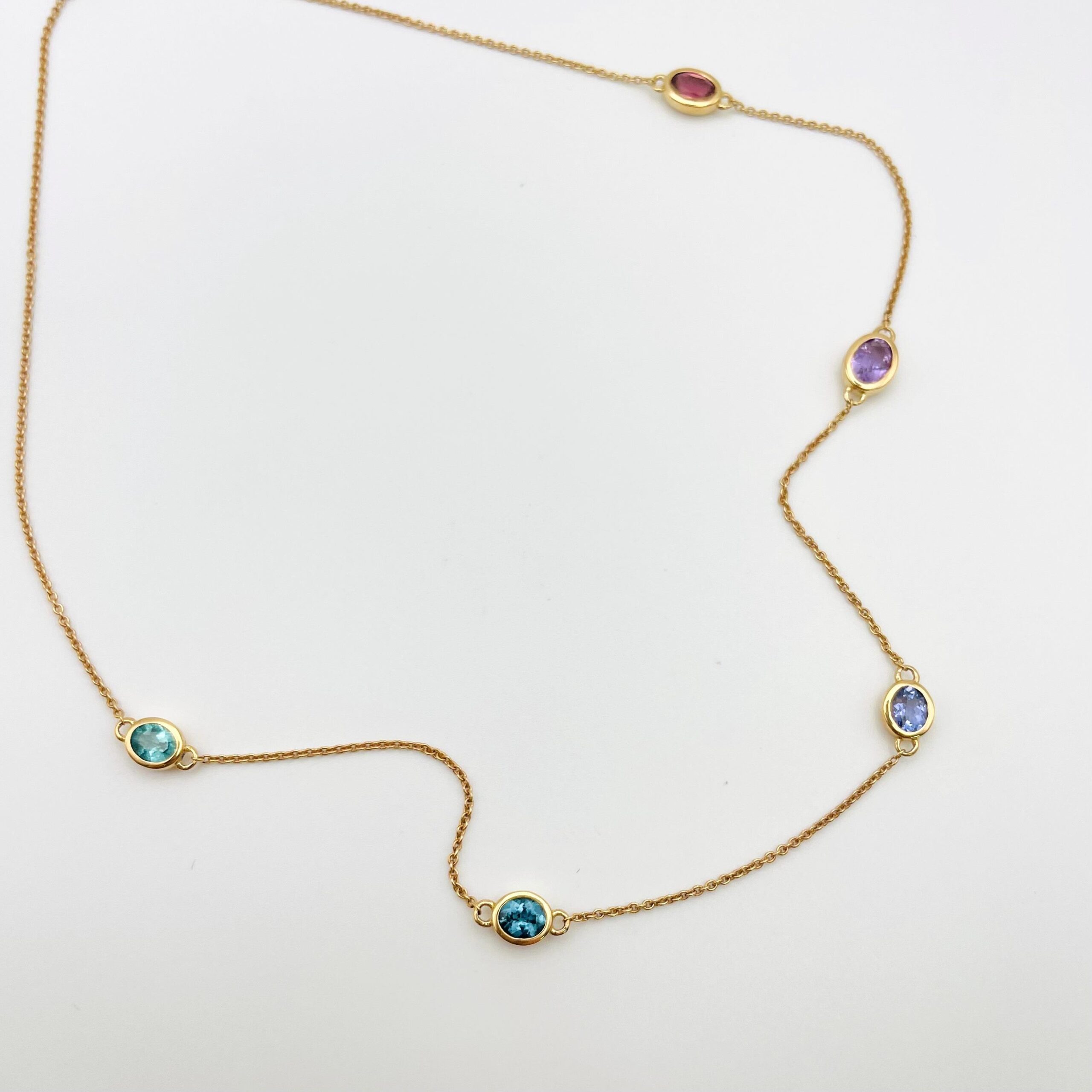 ATELIER WAGNER COLLIER MIT 5 OVALEN BUNTEN EDELSTEINEN - H-OVAL-BUNT-R7